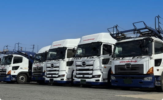 横に並ぶトラック